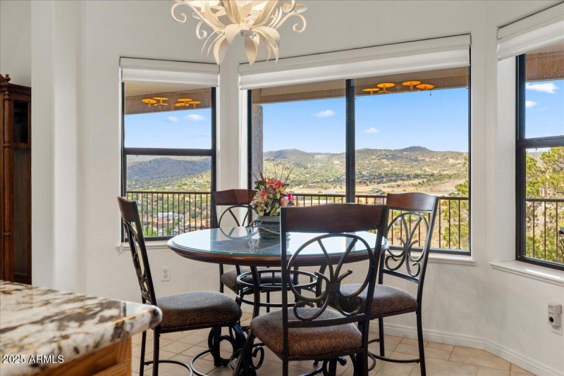 15-Dining Area