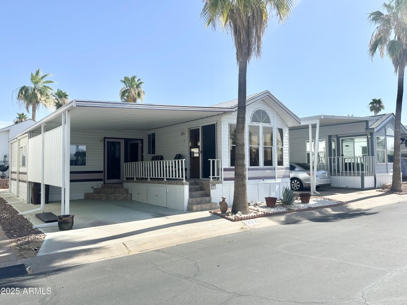 GREAT CURB APPEAL