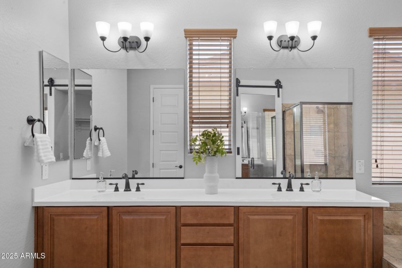 Double Vanity and Clean Lines