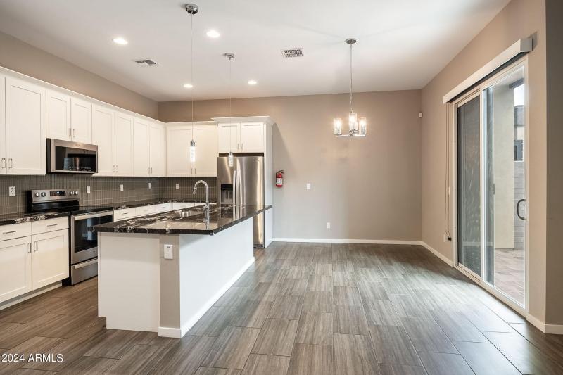 9-web-or-mls-901-s-smith-rd-1036