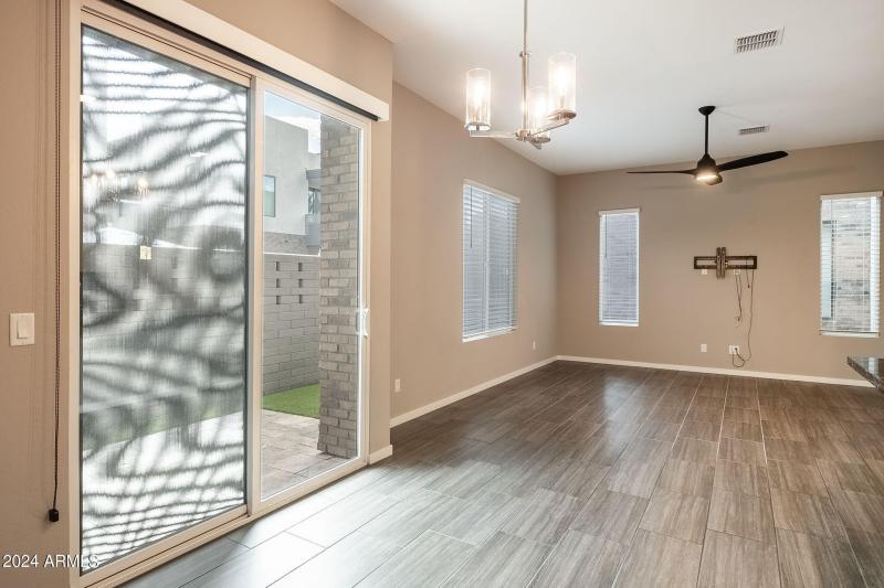 10-web-or-mls-901-s-smith-rd-1036