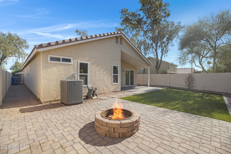 2372 E Springfield Pl-31
