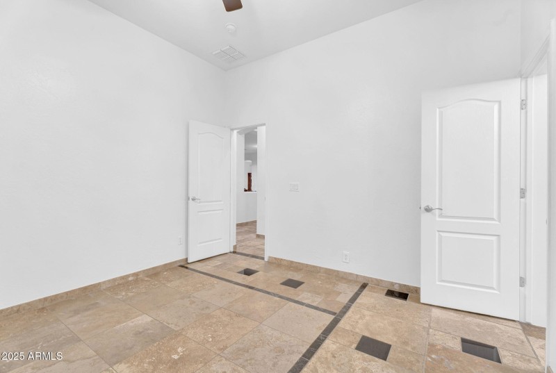 39-web-or-mls-Ravenswood-35