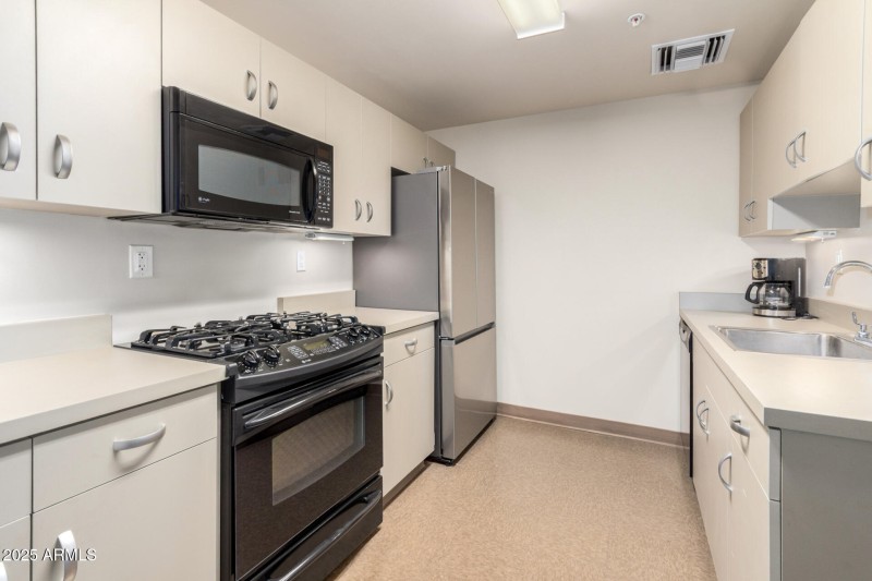 Full kitchen3