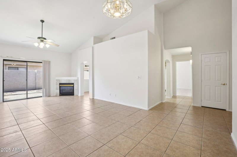 8-web-or-mls-E 9th Pl 31-S0907-008