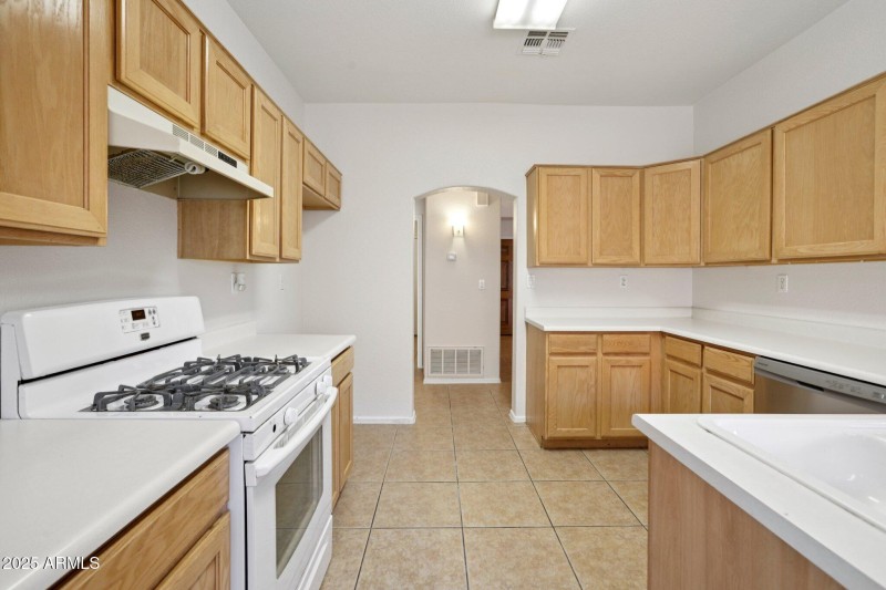 13-web-or-mls-E 9th Pl 31-S0907-013