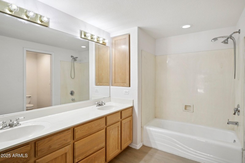 24-web-or-mls-E 9th Pl 31-S0907-024