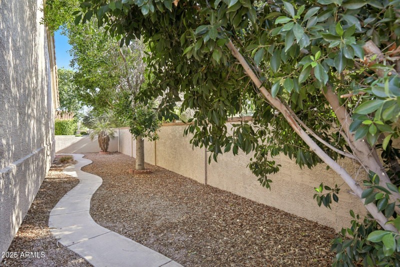 29-web-or-mls-E 9th Pl 31-S0907-029
