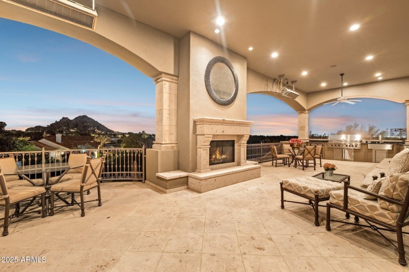 Patio off LR-GR-5738-n-32nd-pl
