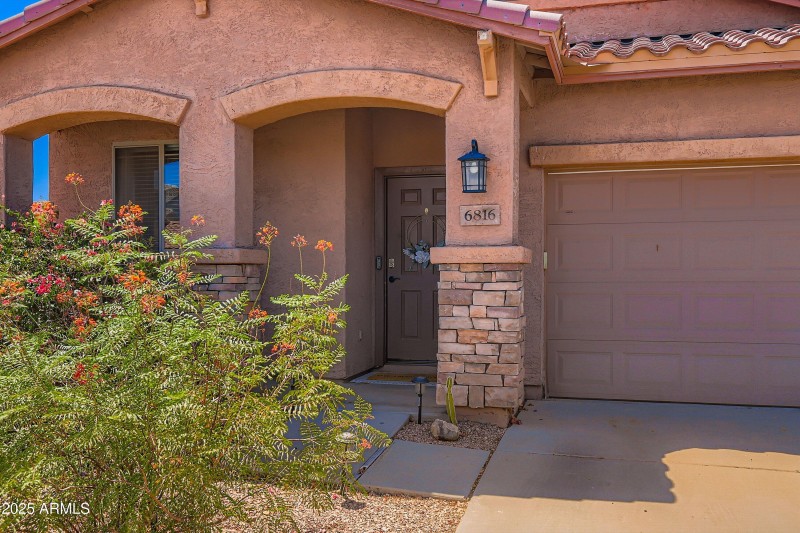 08-Entryway