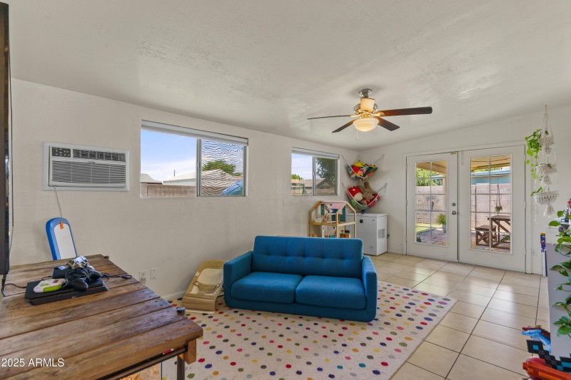 15-Family Room