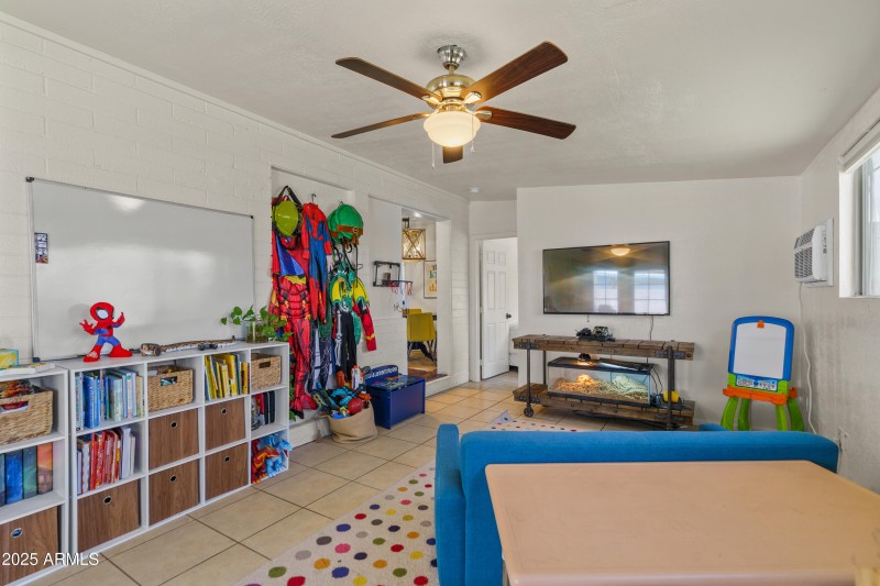 16-Family Room