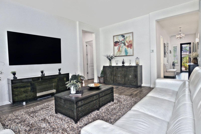 924 Dumbarton Living Room 4