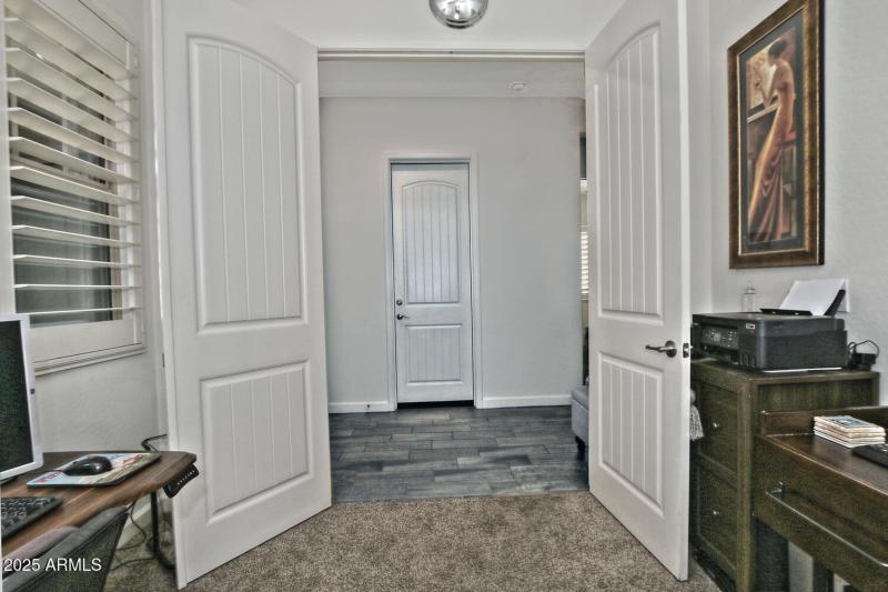 924 Dumbarton Office Entry