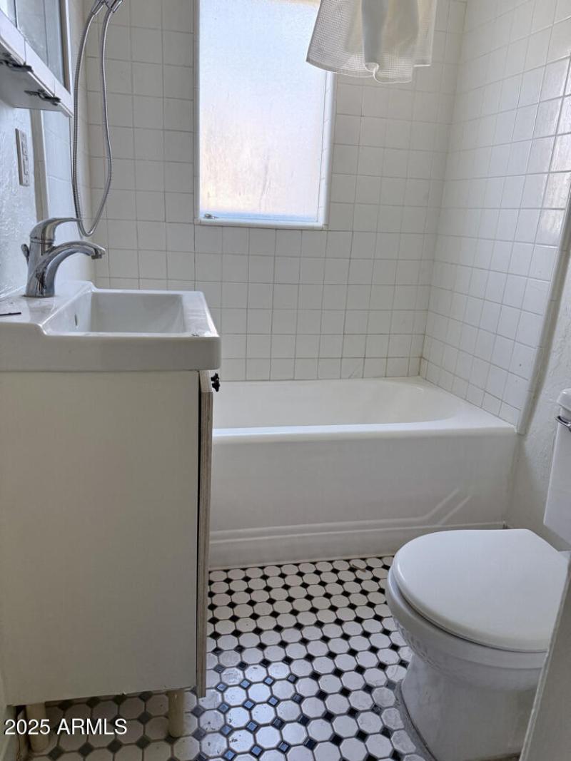 8DADE669-EF35-4C9E-8204-D0D838C2649F_1_1