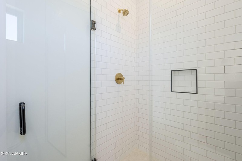 Shower W Neutral Finishes