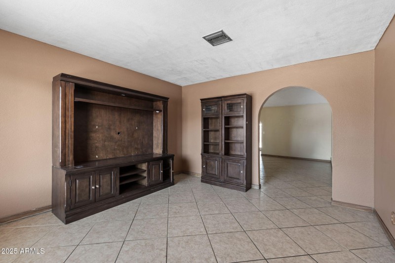 003___3106 E Grove Ave