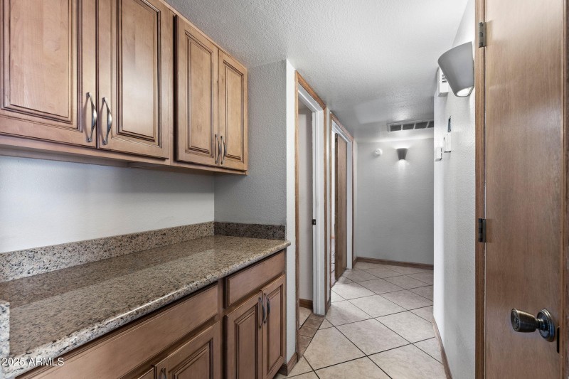 012___3106 E Grove Ave