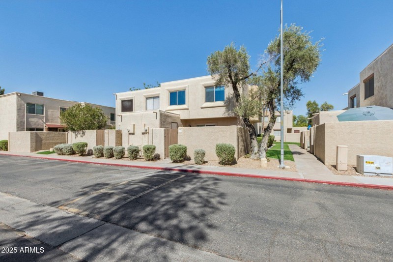 1-web-or-mls-N 81st St-L0907-001