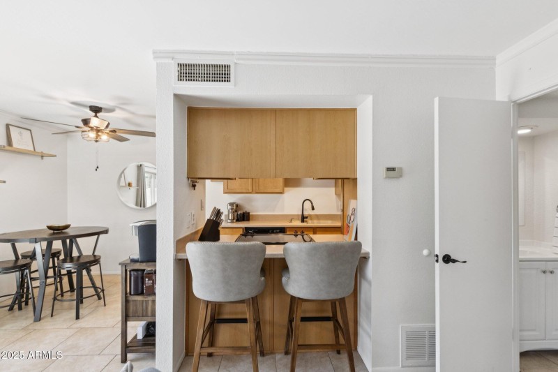 13-web-or-mls-N 81st St-L0907-013