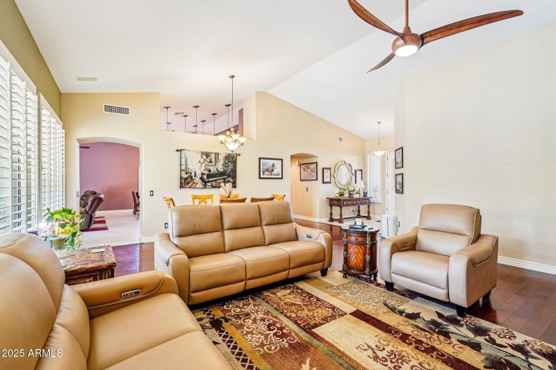 9-web-or-mls-N 85th Dr-S0907-009