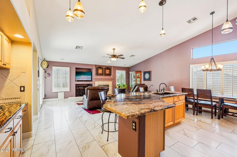 16-web-or-mls-N 85th Dr-S0907-016