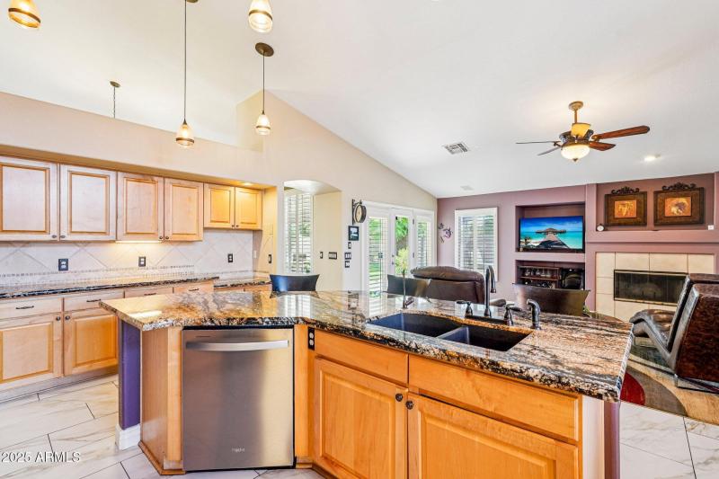 18-web-or-mls-N 85th Dr-S0907-018