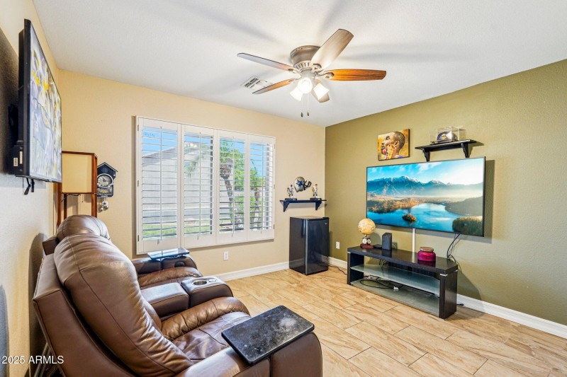 34-web-or-mls-N 85th Dr-S0907-034