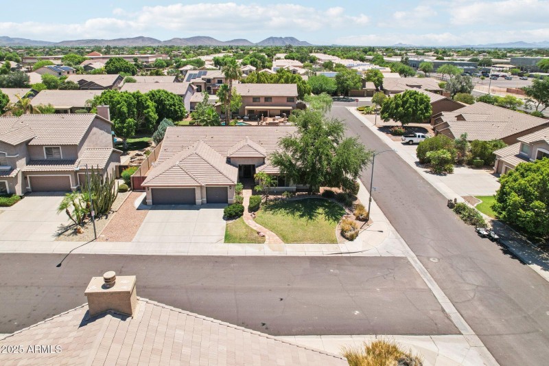 46-web-or-mls-N 85th Dr-S0907-046