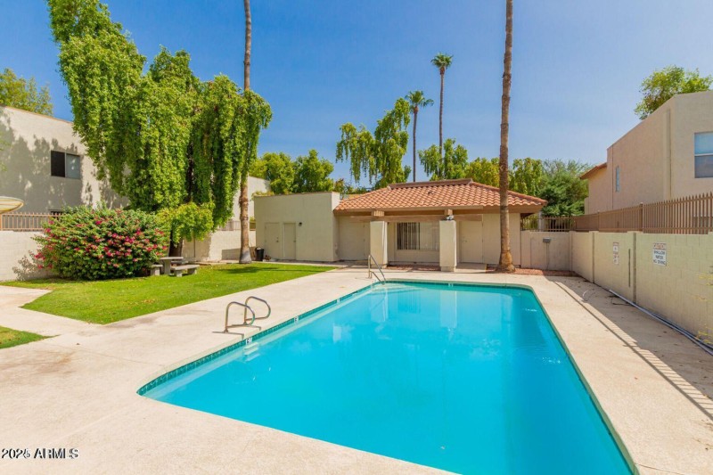 8th st pool