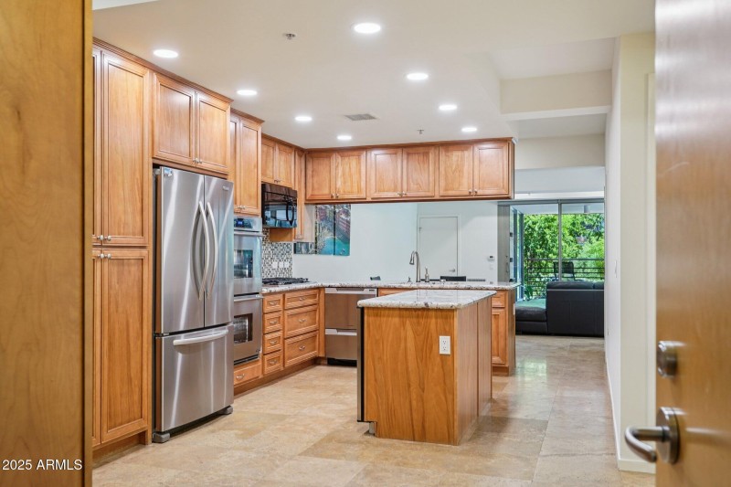 5-web-or-mls-E Rancho Vista Dr-S0807-005