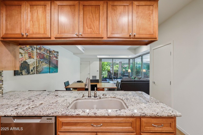 11-web-or-mls-E Rancho Vista Dr-S0807-01