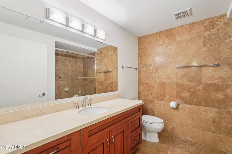 20-web-or-mls-E Rancho Vista Dr-S0807-02