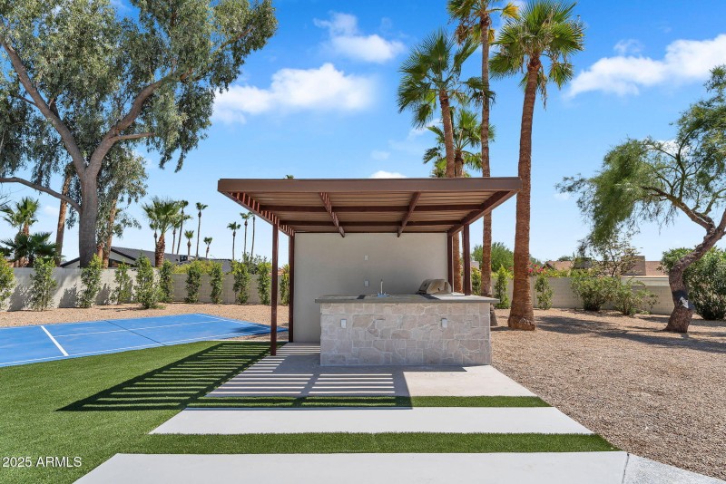 Outdoor Kitchen