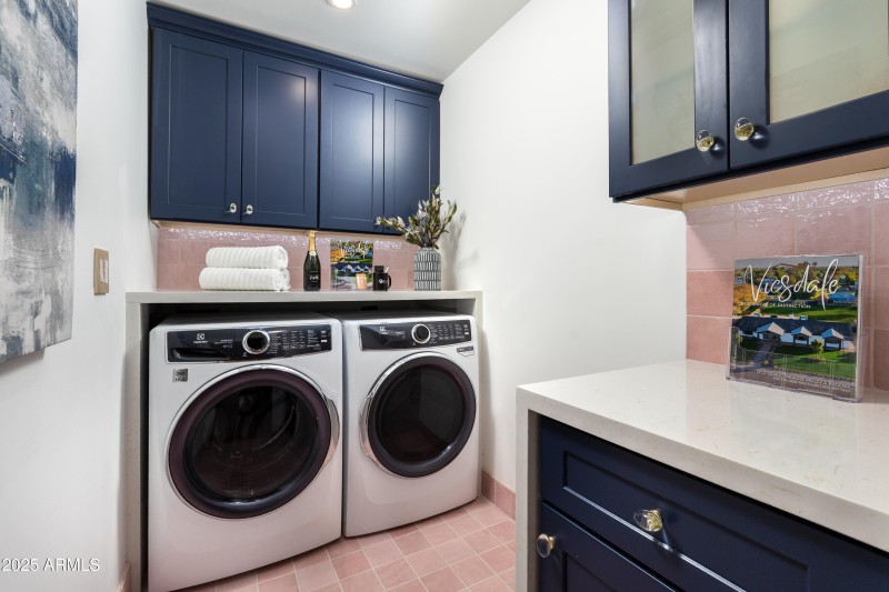 INSIDE LAUNDRY