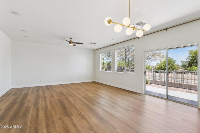 6-web-or-mls-2730-e-ellis-st