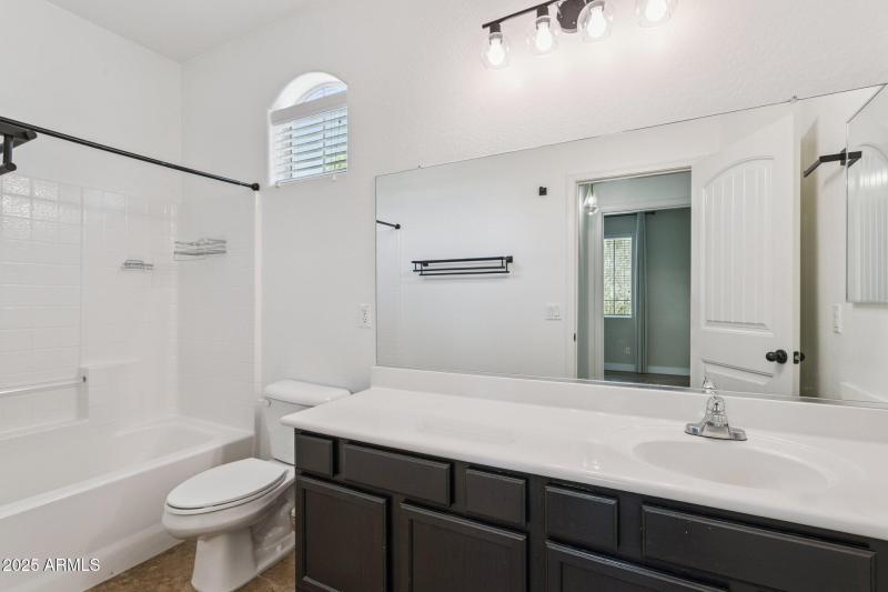 31-web-or-mls-2730-e-ellis-st