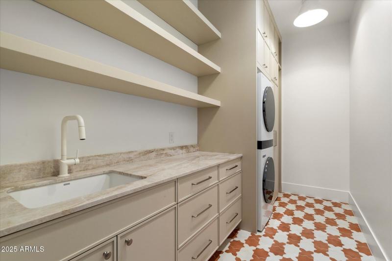 Full Size Laundry Room