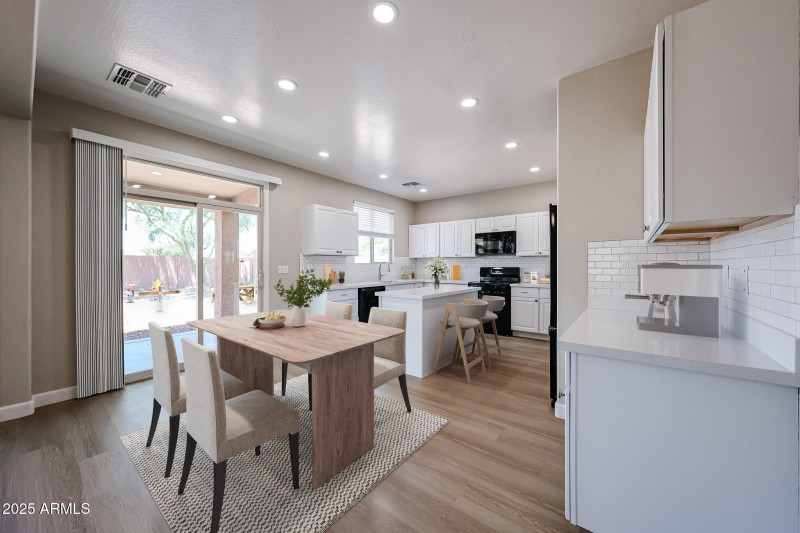 Awesome Dining/Kitchen