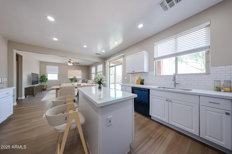 Awesome Dining/Kitchen