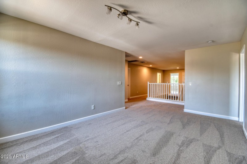 2721 E Dunbar Dr-18