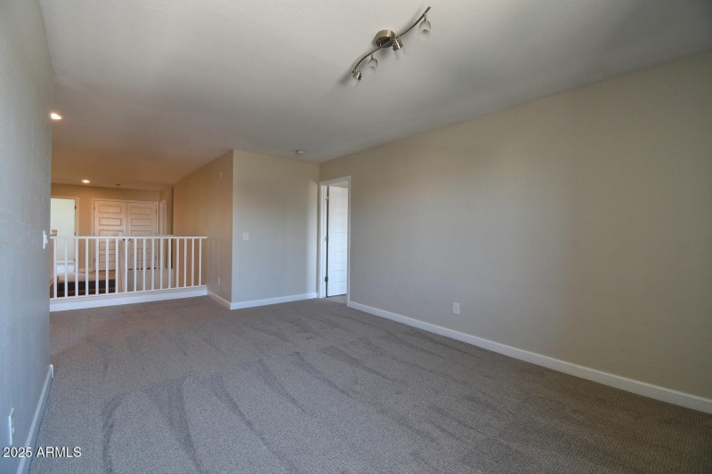 2721 E Dunbar Dr-19