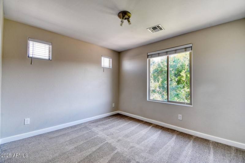 2721 E Dunbar Dr-27