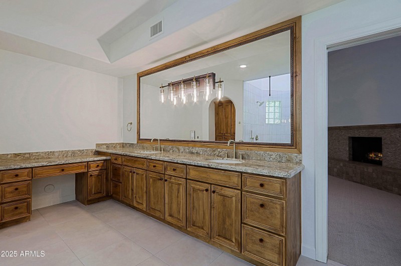 Master Bath 2 (2)