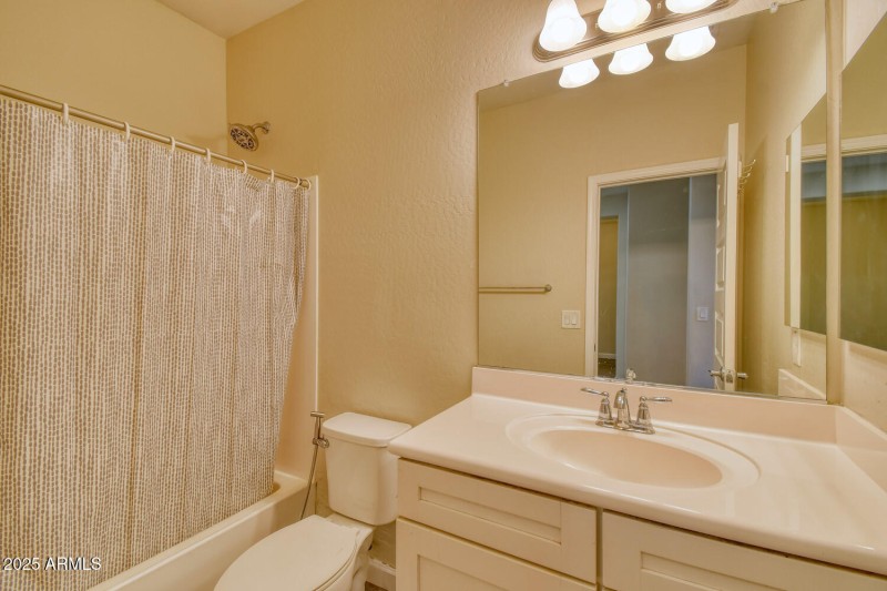 2721 E Dunbar Dr-3