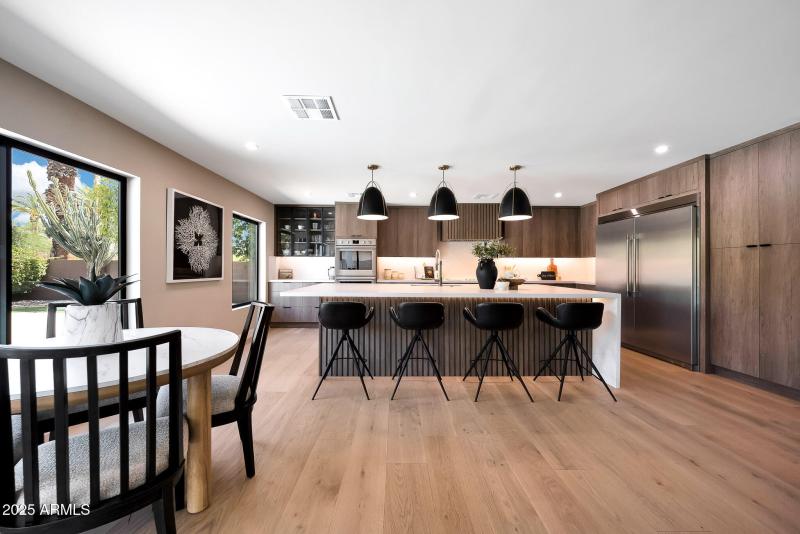 Eat in kitchen