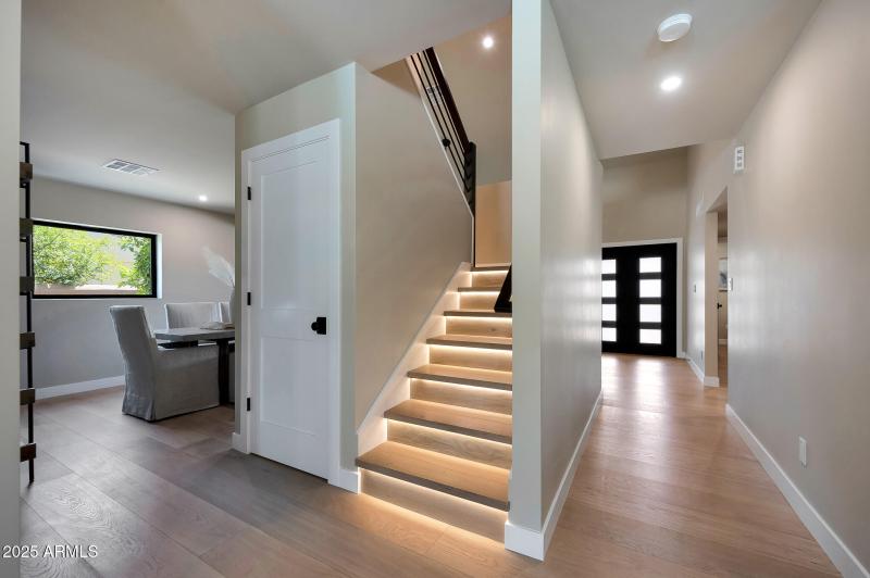 Staircase lit