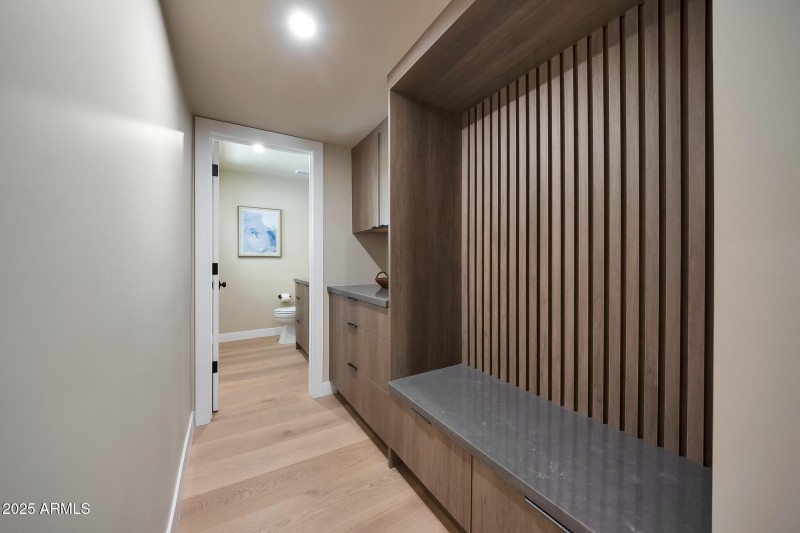 Hallway/mud room