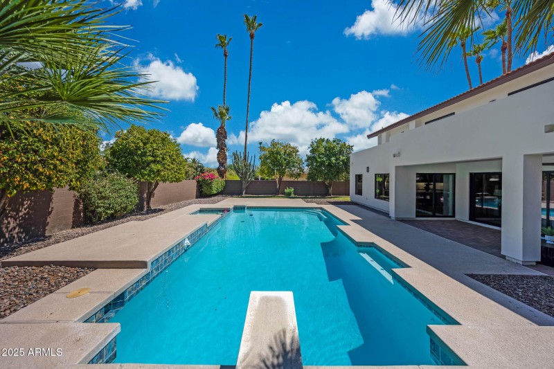 Diving pool