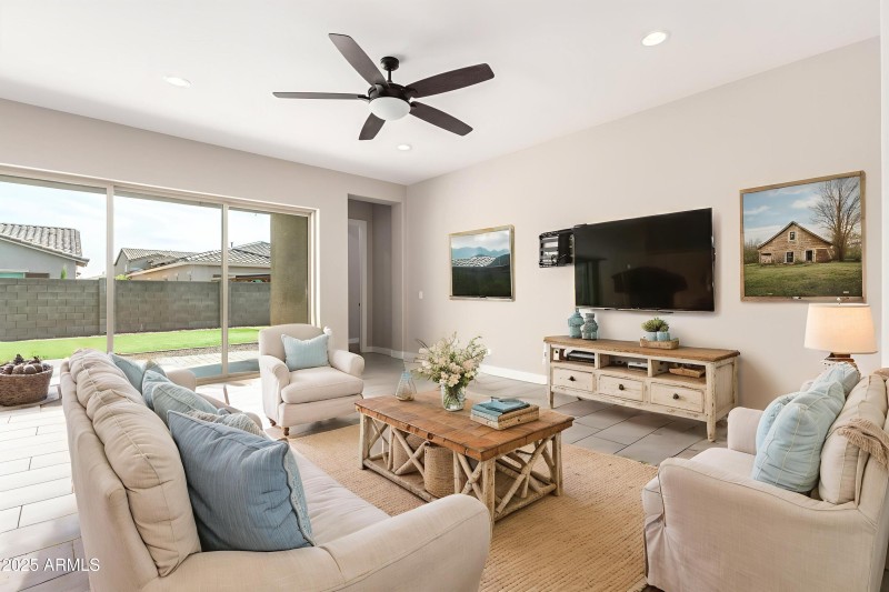 5-Rancho - Living Room - Farmhouse - 5